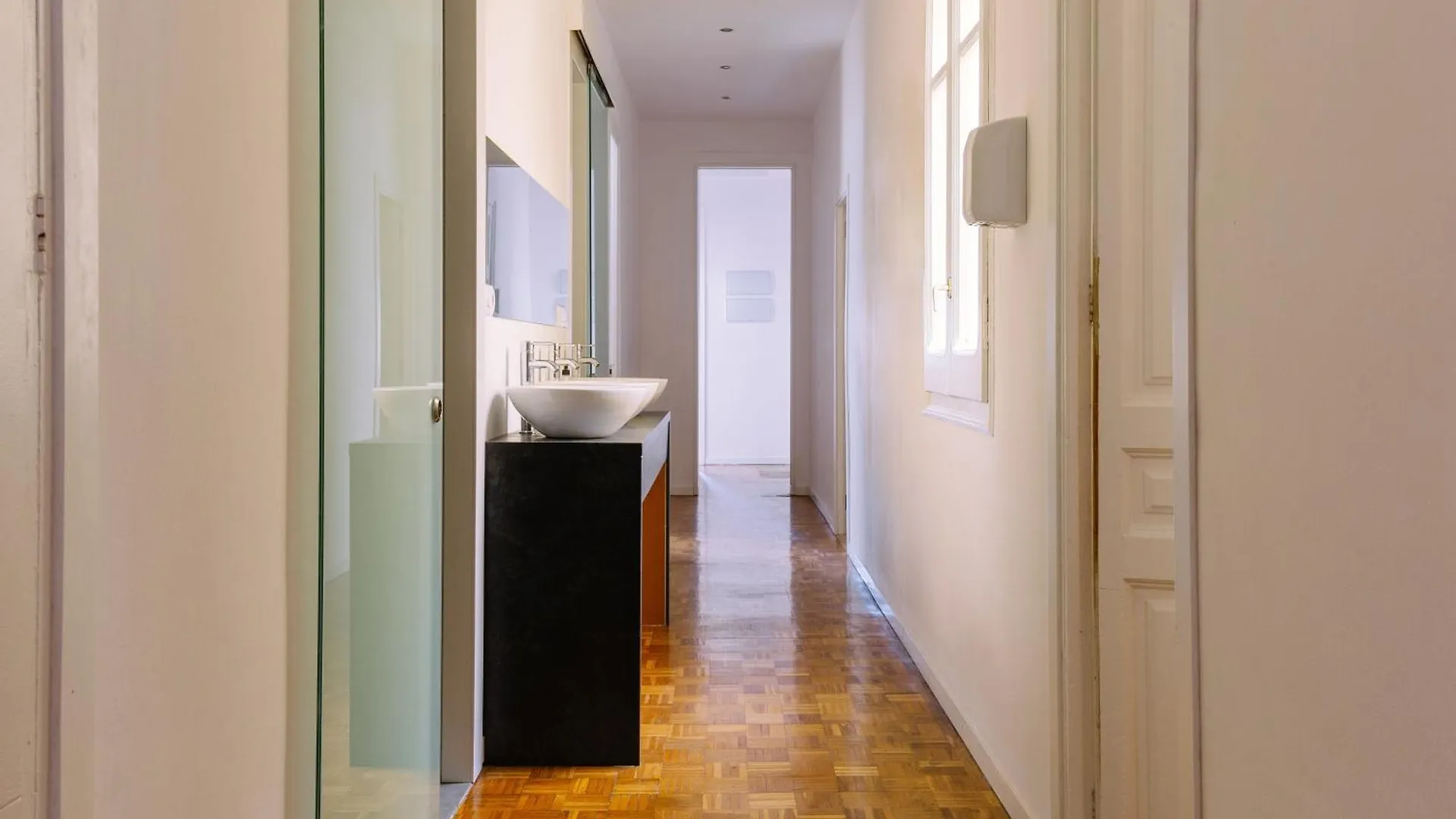 Hostal Balmes Private Rooms Barcelona