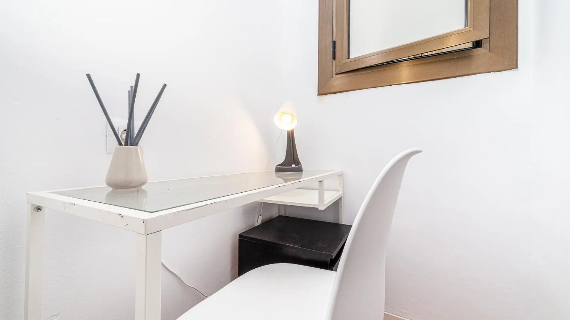 Balmes Private Rooms Barcelona 0*,  España
